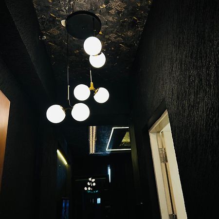 Shades Of Black 2 Otel Lucknow Dış mekan fotoğraf