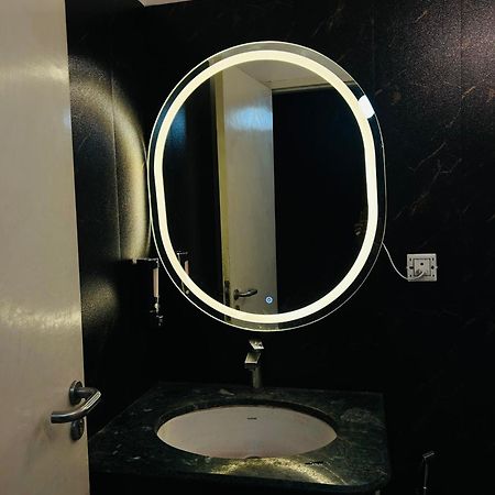 Shades Of Black 2 Otel Lucknow Dış mekan fotoğraf