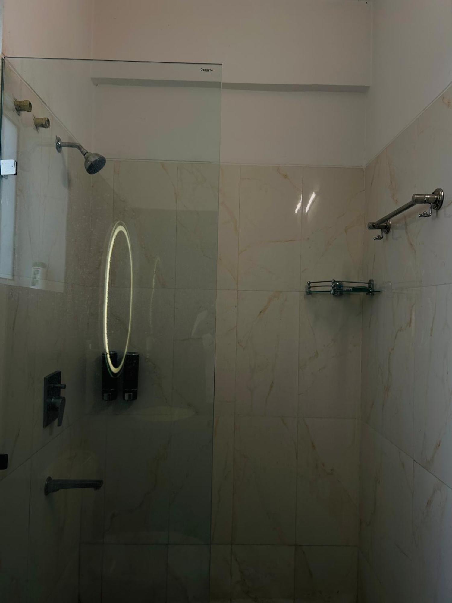 Shades Of Black 2 Otel Lucknow Dış mekan fotoğraf